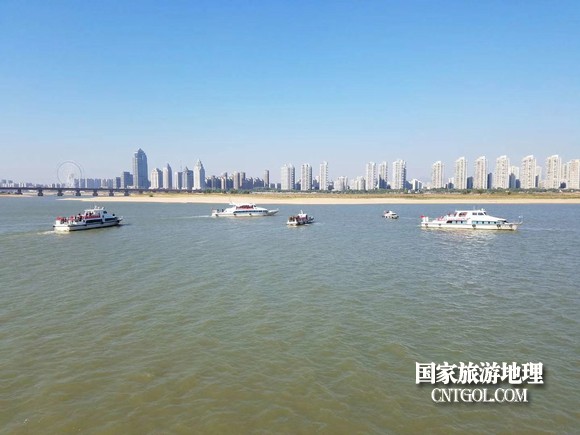 江西開展呵護(hù)一湖清水，嚴(yán)厲打擊非法采砂行動（圖）