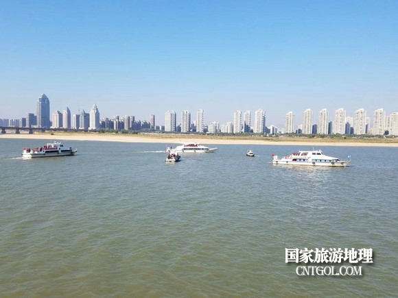 江西開展呵護(hù)一湖清水，嚴(yán)厲打擊非法采砂行動（圖）